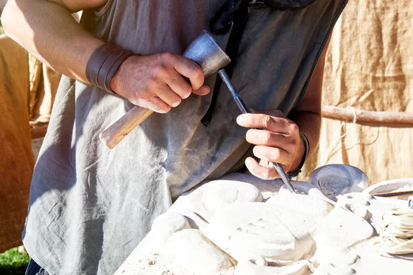 Handwerker Die Stein Auf Traditionelle Weise Bearbeiten Konzept Traditioneller Und — Stockfoto
