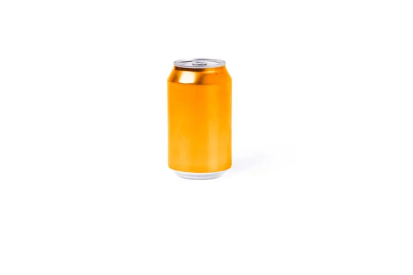 Oranje Aluminium Blik Een Witte Achtergrond Verfrissend Drankconcept — Stockfoto