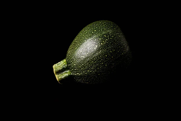Runde Zucchini Auf Schwarzem Hintergrund Vegane Und Vegetarische Kost Gesunde — Stockfoto