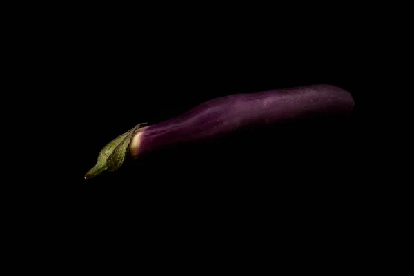 Фиолетовые Японские Баклажаны Черном Фоне Здоровую Вегетарианскую Еду Веганская Еда — стоковое фото