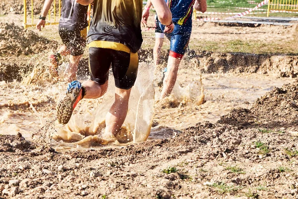 Group Participants Obstacle Course Race Running Pool Water Spartan Race — 图库照片