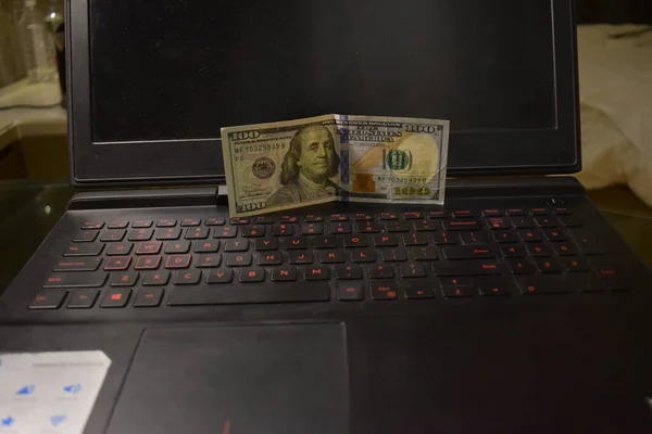 Amerykański Dolar Bill Stu Tle Klawiatury Laptop Image Dochód Finanse — Zdjęcie stockowe