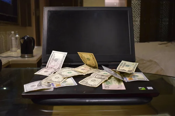American Dollar Bills Laptop Keyboard Image Background Dochód Finanse Monetarne — Zdjęcie stockowe