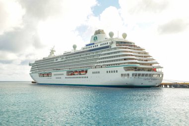 Miami, Florida 'da limana yanaşan büyük lüks bir gezi gemisi, ABD Görüntü geçmişi: Seyahat, Seyahat, Turizm konsepti geçmişi