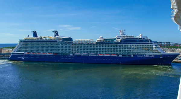 Luxusní Výletní Loď Zakotvené Výletní Port Image Pozadí Luxusní Životní — Stock fotografie