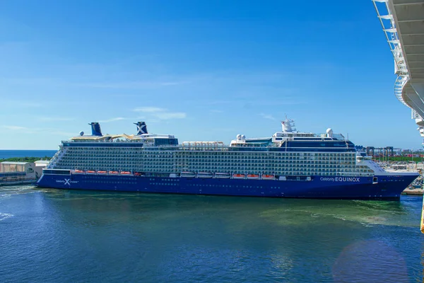 Een Luxe Cruiseschip Aangemeerd Cruise Haven Afbeelding Achtergrond Luxe Lifestyle — Stockfoto