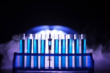 Test tüpü yeni sıvı çözelti potasyum mavisi taşar. Analiz reaksiyonu için çeşitli reaksiyonlar kullanılır. 