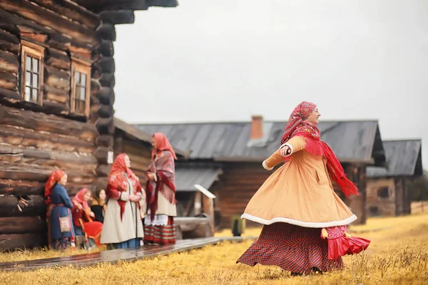 Traditionele Slavische Rituelen Rustieke Stijl Buiten Zomer Slavische Dorpsboerderij Boeren — Stockfoto