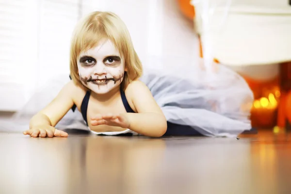 Familia Feliz Con Los Niños Trajes Maquillaje Celebración Hallowee —  Fotos de Stock