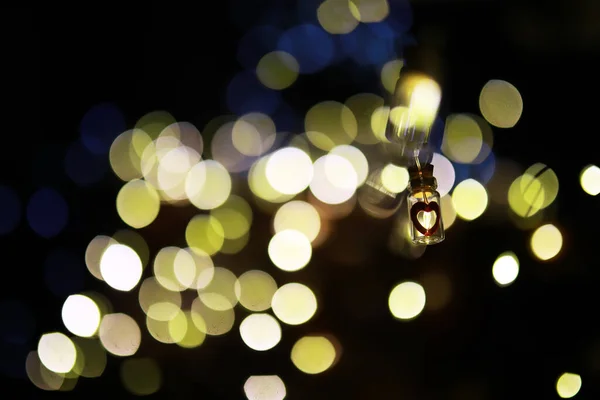 Weihnachtsgirlanden Aus Glasflaschen Gläser Mit Einer Pflanze Darin Neues Jahr — Stockfoto