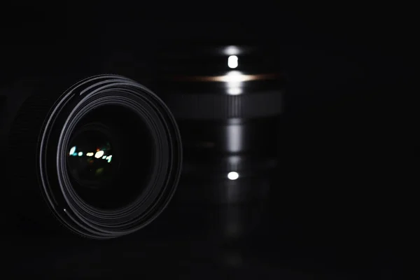 Optika Kameru Operačním Stole Světlice Skle Fotoobjektivu Černé Pozadí Technikou — Stock fotografie