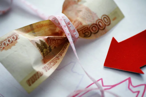 Konsepti Ulusal Para Biriminin Değer Kaybı Üzerinde 5000 Bin Ruble — Stok fotoğraf