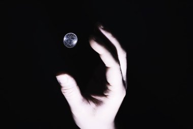 Ulusal para biriminin dengesizliği. Üzerinde 