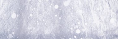 Karların dokusu. Kış yağmuru. Karlı bir yolda kar yağdıktan sonra izler.