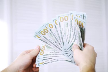 Nakit para büyük bir yığının içinde finans geçmişi olarak. Kağıt paralar kapansın. Üst görünüm