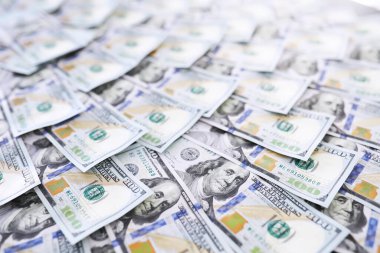 Nakit para büyük bir yığının içinde finans geçmişi olarak. Kağıt paralar kapansın. Üst görünüm