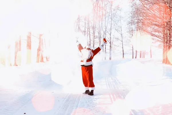 Santa Zimním Poli Santa Magická Mlha Kráčí Poli Santa Štědrý — Stock fotografie