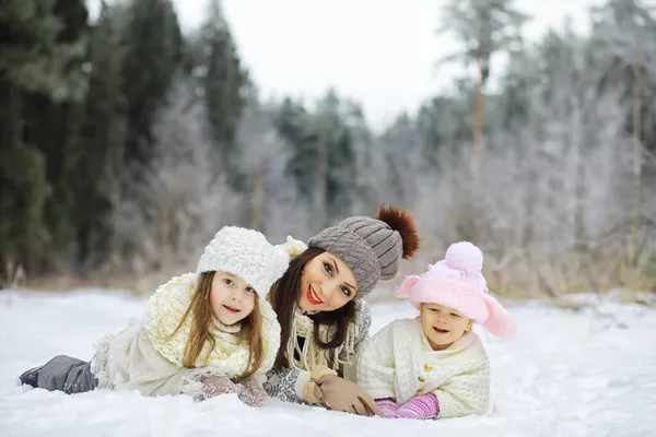 Happy Family Playing Laughing Winter Outdoors Snow City Park Winter — Stock Photo, Image