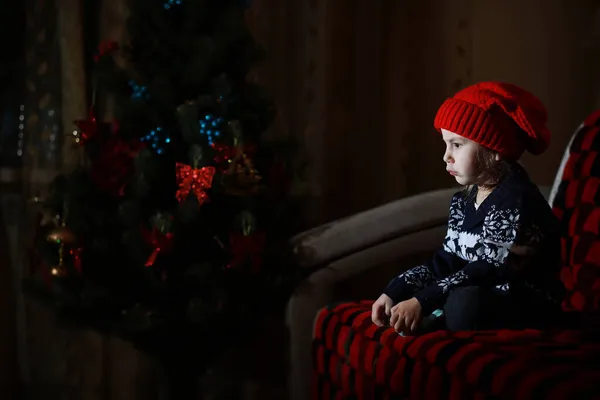 Little Girl Red Hat Waiting Santa Clau — Stock Photo, Image