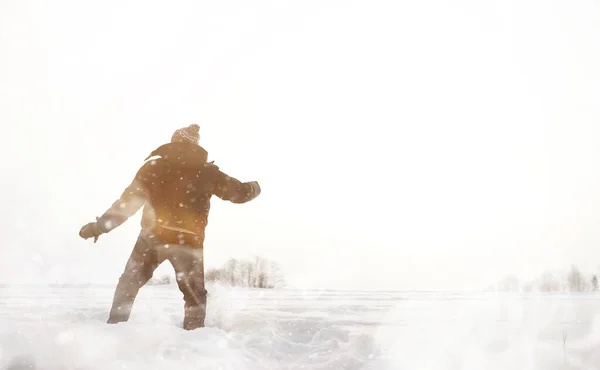 Man Walk Winter Landscape Tourist Winter Journey — Stock Photo, Image