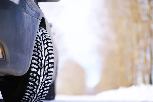 Сучасний Автомобіль Сува Залишається Узбіччі Зимових Доріг Сімейна Подорож Концепції — стокове фото