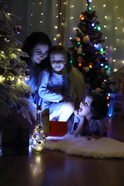 Nochevieja Casa Está Decorada Para Las Vacaciones Árbol Navidad Inteligentemente — Foto de Stock