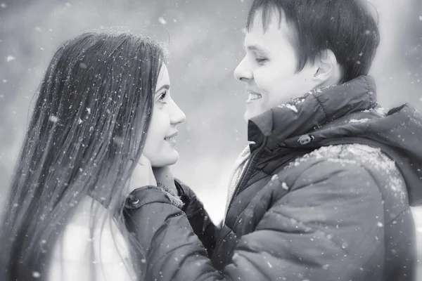 Μια Αγάπη Ζευγάρι Ένα Χειμερινό Περίπατο Άνδρας Και Γυναίκα Μια — Φωτογραφία Αρχείου