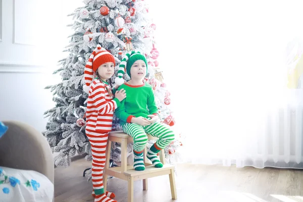 Santa Claus Helpers Cute Children Christmas Elf Costumes Room Beautifully — Stock Photo, Image