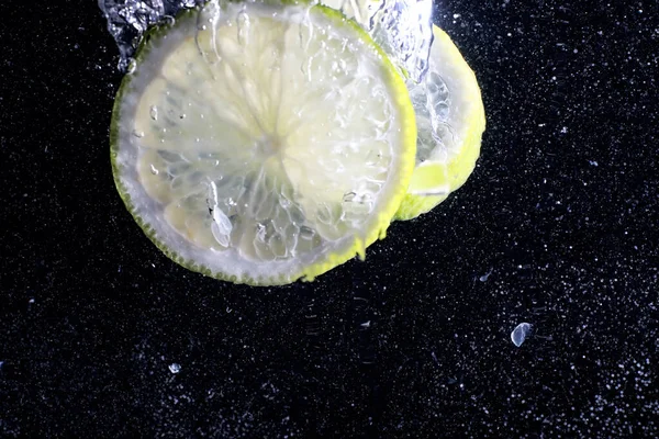 Water Drops Ripe Sweet Lemon Fresh Lime Background Copy Space — Stock Photo, Image