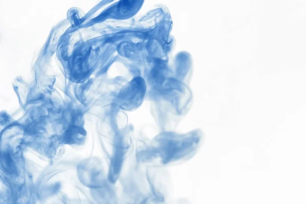 水に塗料のパフ 水に染料の溶解 水質汚濁 コンセプトアート創造性 — ストック写真