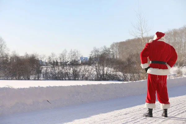 Santa Claus Viene Con Regalos Del Exterior Santa Traje Rojo — Foto de Stock