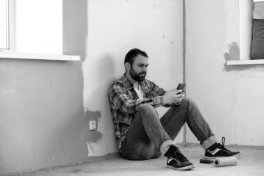 Oluşturucu onarım daire yapar. Sıva ve boya duvar kaplama işleri. Boya matkap ve elektrik ustaları çalışmak