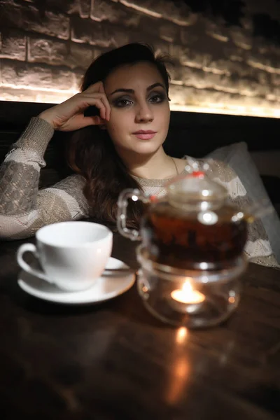 Menina Bonita Café Tomando Uma Xícara Café Jantar — Fotografia de Stock