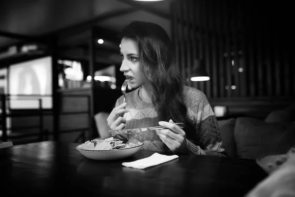 Hermosa Chica Café Tomando Una Taza Café Restaurante —  Fotos de Stock