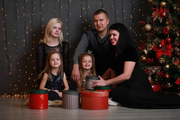 Positives Familientreffen Hause Und Gemeinsam Weihnachten Feiern Familie Mit Kindern — Stockfoto