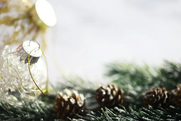 Árbol Evergreen Juguetes Hechos Mano Copos Nieve Globos Rama Abeto — Foto de Stock