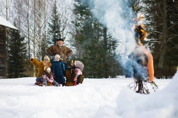 Tradiční Ruský Svátek Začátku Jara Vyprovázet Zimu Mardi Gras Rodina — Stock fotografie