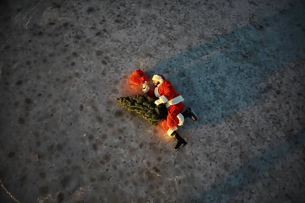 Santa Claus Apresura Cumplir Año Nuevo Con Regalos Árbol Navidad —  Fotos de Stock