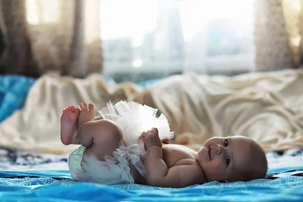 Bebé Está Acostado Cuna Bebé Recién Nacido —  Fotos de Stock