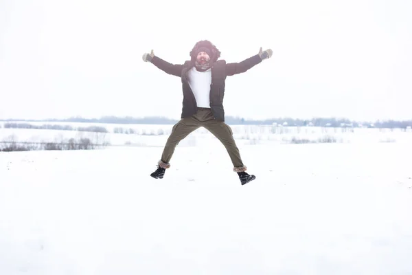 Retrato Aire Libre Del Hombre Guapo Con Abrigo Escote Moda — Foto de Stock