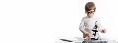 Genç bilim adamları kimyagerler. Çocukların mesleki rehberliği. Meslek seçimi. Doktor, laboratuvar asistanı, kimyager..