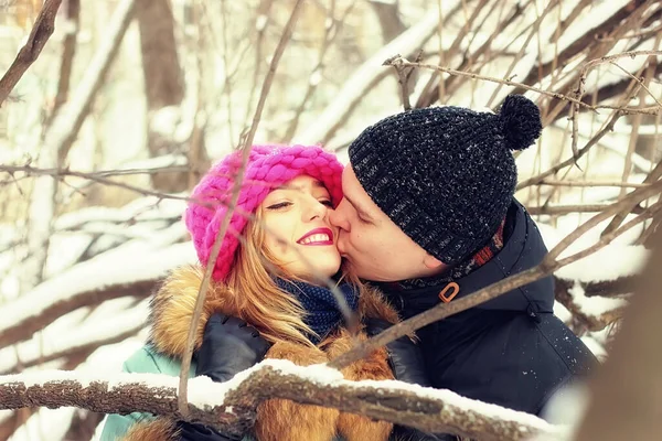 Pareja Jóvenes Amantes Invierno — Foto de Stock