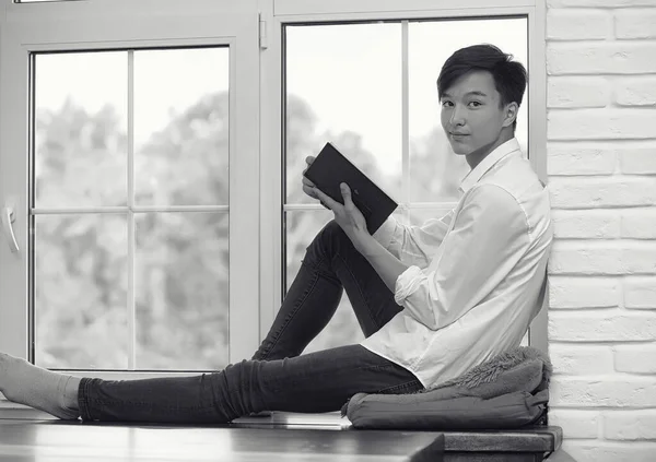 Asiático Jovem Estudante Com Livros Mãos — Fotografia de Stock