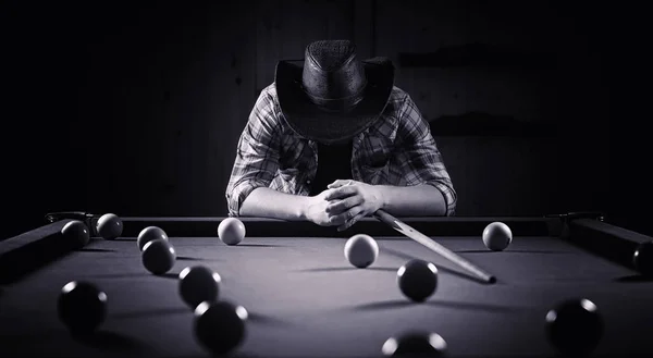 Homme Barbu Joue Billard Fête Dans Une Piscine Pieds Billard — Photo