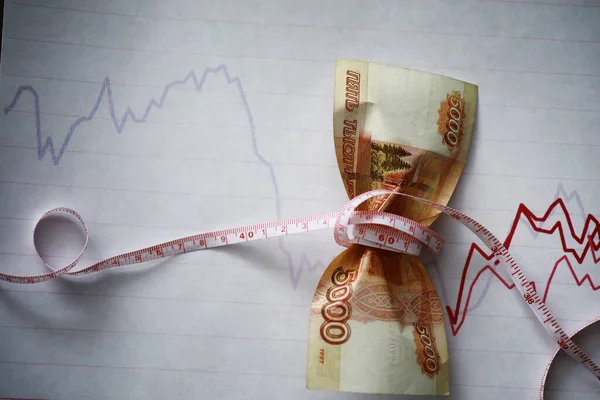 İş konsepti. Ulusal para biriminin değer kaybı. Üzerinde 
