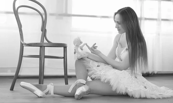 Mladá Baletka Warm Baletka Chystá Provést Studiu Dívka Balet Oblečení — Stock fotografie