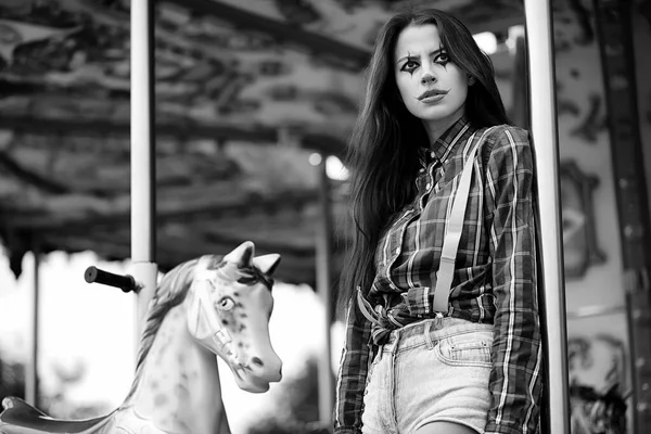 Linda Chica Maquillaje Payaso Sobre Fondo Blanco Negro Foto —  Fotos de Stock