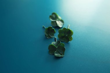 Aziz Patrick Günü geçmişi. Dini Hıristiyan İrlanda kutlaması. Dört yapraklı yonca sembolü iyi şanslar..