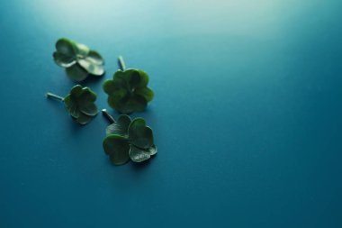 Aziz Patrick Günü geçmişi. Dini Hıristiyan İrlanda kutlaması. Dört yapraklı yonca sembolü iyi şanslar..