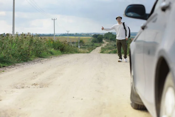 Man Walks Country Road Hitchhiker Country Man Stops Passing Car — Stock Photo, Image
